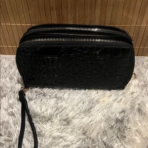 Chic Black Crocodile-Embossed Wristlet